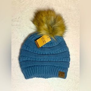 Beanie with puff